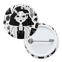 Laden Sie das Bild in den Galerie-Viewer, Amelia die Hexenschülerin | Anstecker