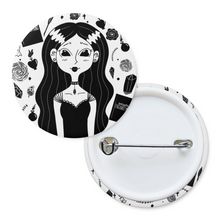 Laden Sie das Bild in den Galerie-Viewer, Viktoria die Hexe Studentin | Anstecker